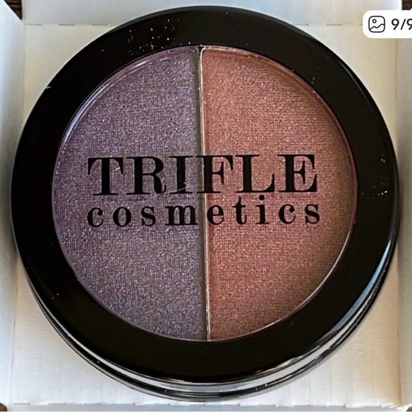 NEW Make Up Bundle Concealer, Beauty Blender, Eye Shadow, Sponge, Butterfly Bag - Picture 16 of 16